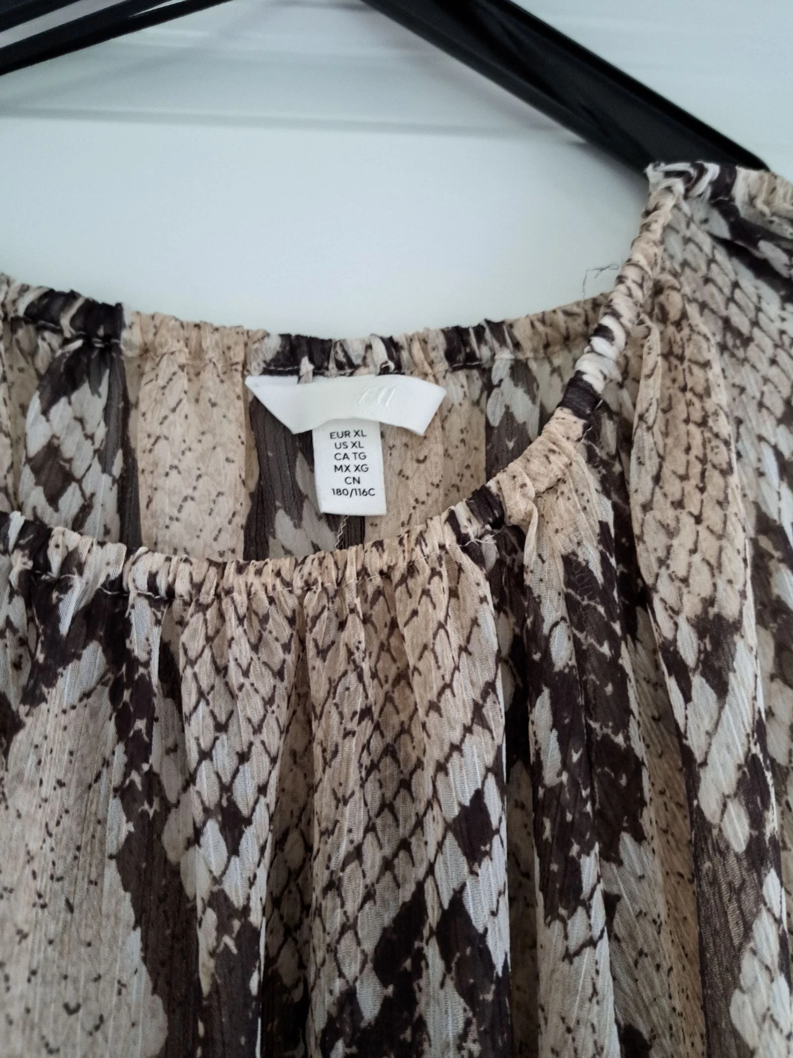 Blusa de mujer casi nueva con estampado de serpiente – photo 3